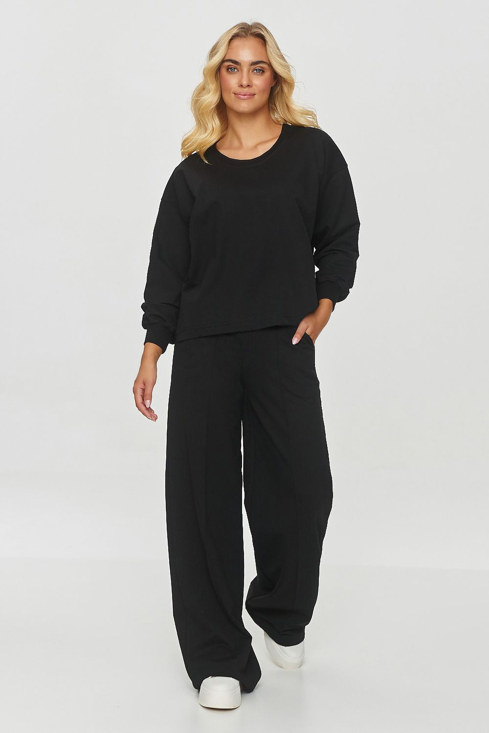Luxury Makadamia Tracksuit Set - Comfortable Oversized Sweatshirt & Wide Leg Trousers