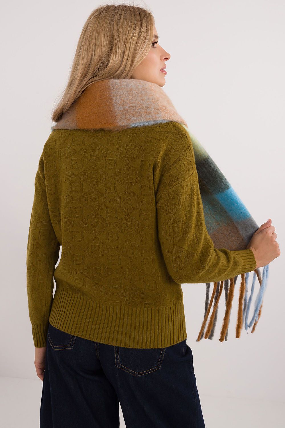 Elegant 220Cm Polyester Scarf with Classic Check Pattern and Decorative Tassels