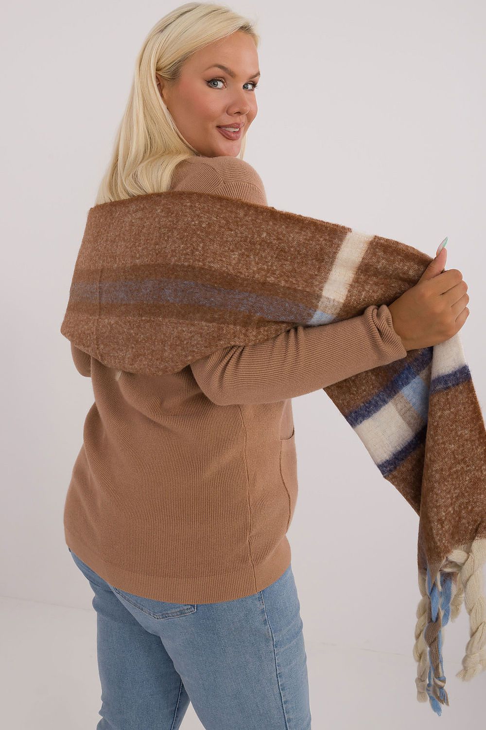 Elegant 180cm Long Check Pattern Polyester Scarf with Tassels for Winter Warmth