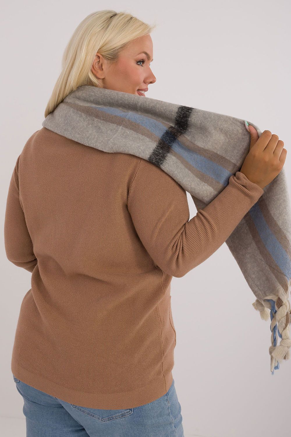 Elegant 180cm Long Check Pattern Polyester Scarf with Tassels for Winter Warmth