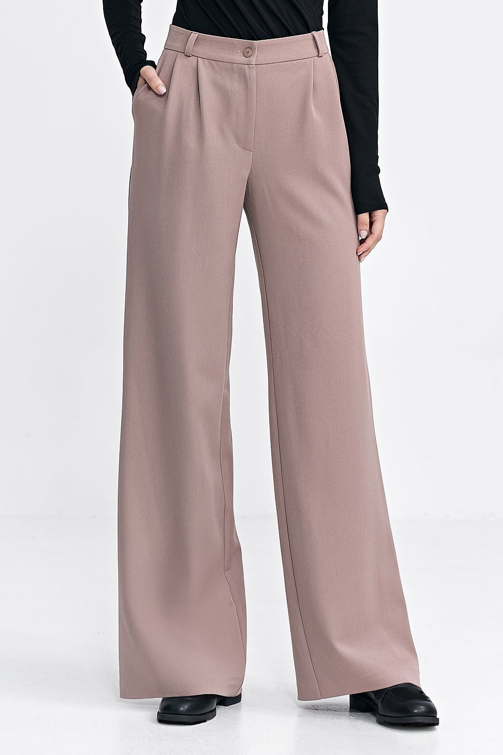 Elegant women's wide leg trousers with pleats and comfort...