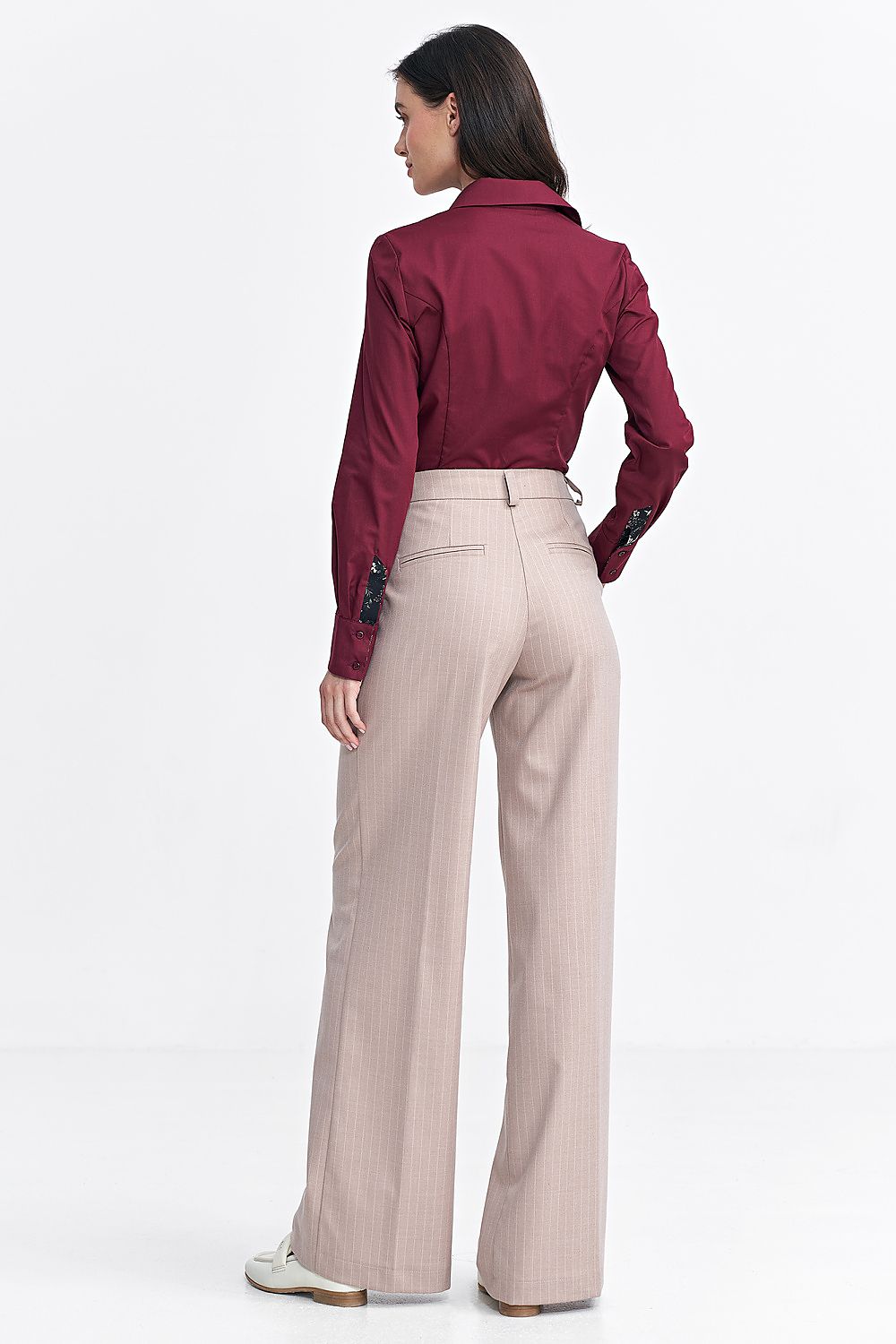 Elegant women's wide leg trousers with pleats and comfort...