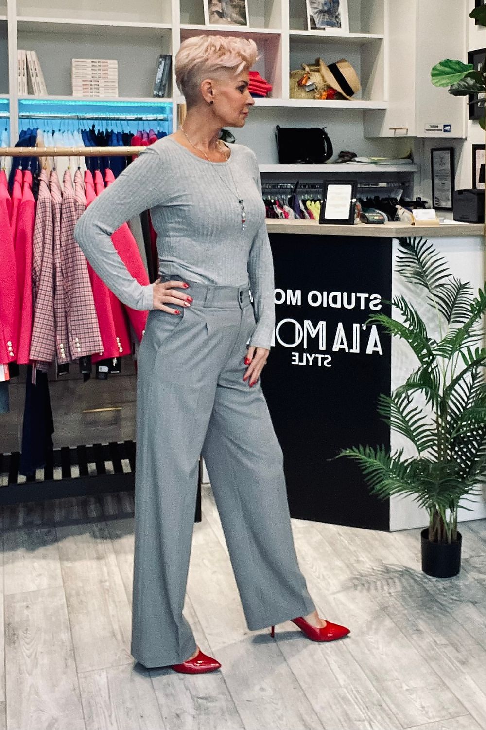 Elegant Women's Cabba Trousers with Canted Legs and Practical Slip Pockets
