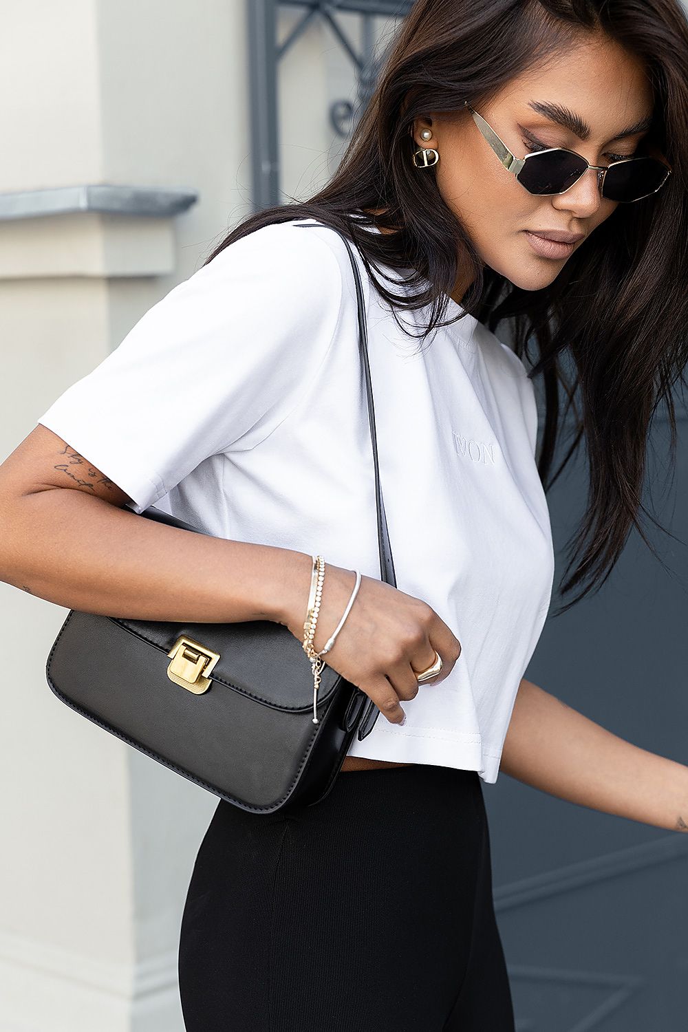 Elegant IVON Short T-Shirt in 92% Cotton and 8% Spandex, Perfect Fit for Casual Chic Style
