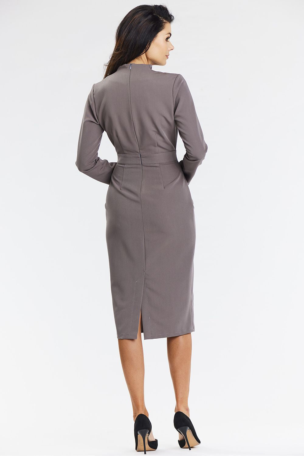 Elegant Green Midi Dress with Long Sleeves, V Neckline & Fitted Cut by Awama