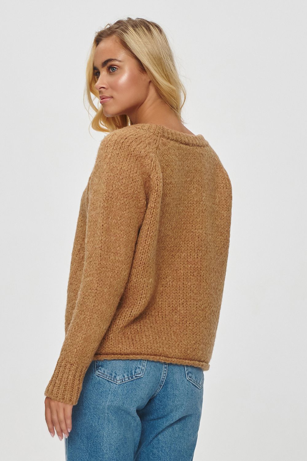 Luxurious Makadamia Loose-Fitting Sweater with Round Neckline, Long Sleeves, Size EU 0
