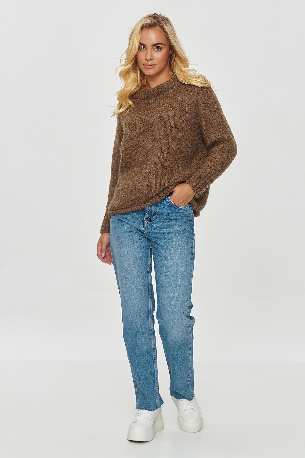 Luxurious Makadamia Loose-Fitting Sweater with Round Neckline, Long Sleeves, Size EU 0