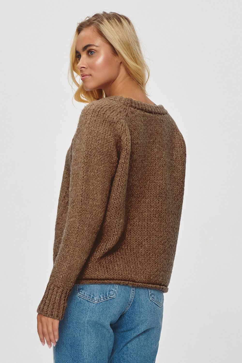 Luxurious Makadamia Loose-Fitting Sweater with Round Neckline, Long Sleeves, Size EU 0