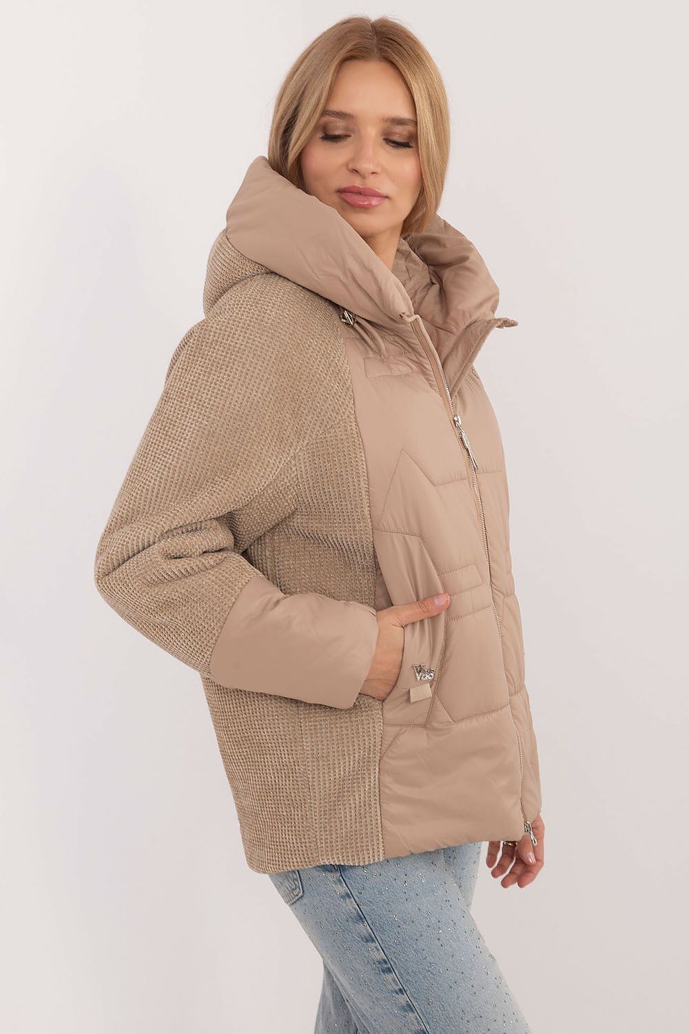 Stylish Women's Polyester Casual Jacket with Hood for Autumn-Winter, Light Warmth & Fashionable Quilting