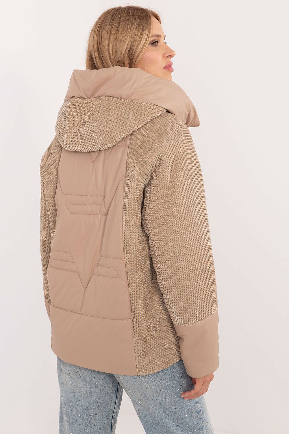Stylish Women's Polyester Casual Jacket with Hood for Autumn-Winter, Light Warmth & Fashionable Quilting