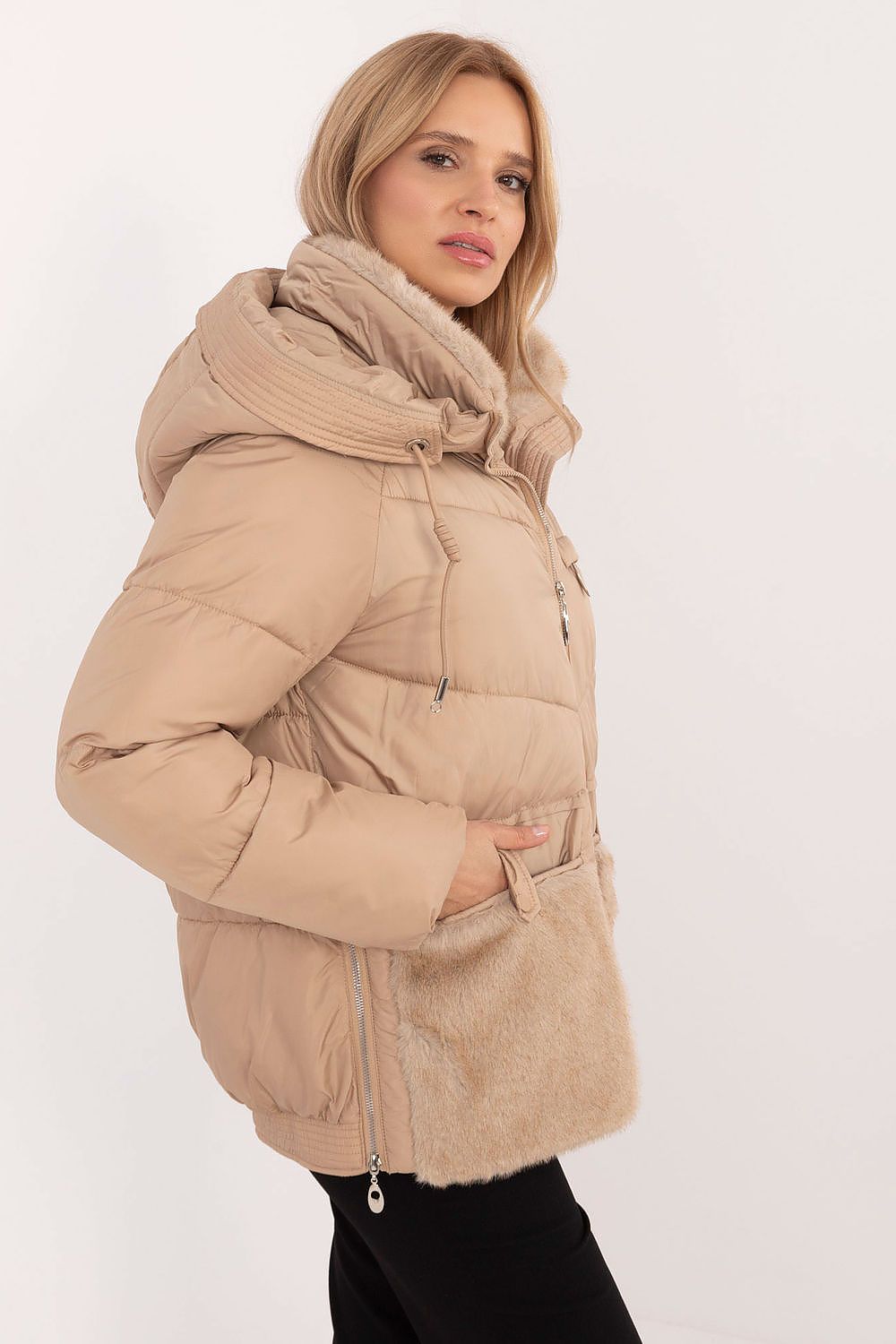 Luxury Women's Quilted Jacket With Hood - Sizes S to XL - High-Quality Polyester for Comfort