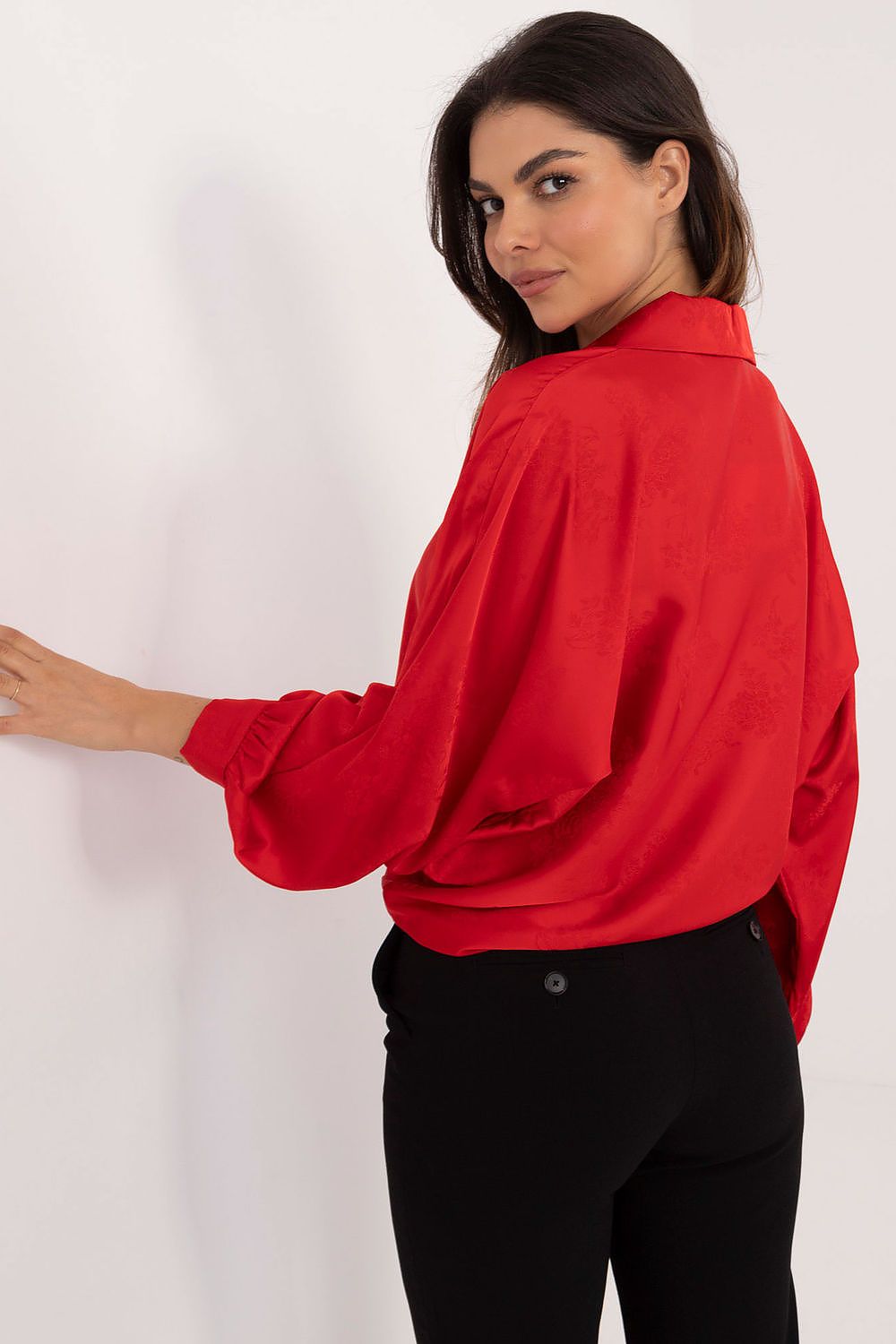 Elegant Long Sleeve Shirt with Embroidered Floral Pattern - Classic Collar, Adjustable Fit, Sizes EU 0