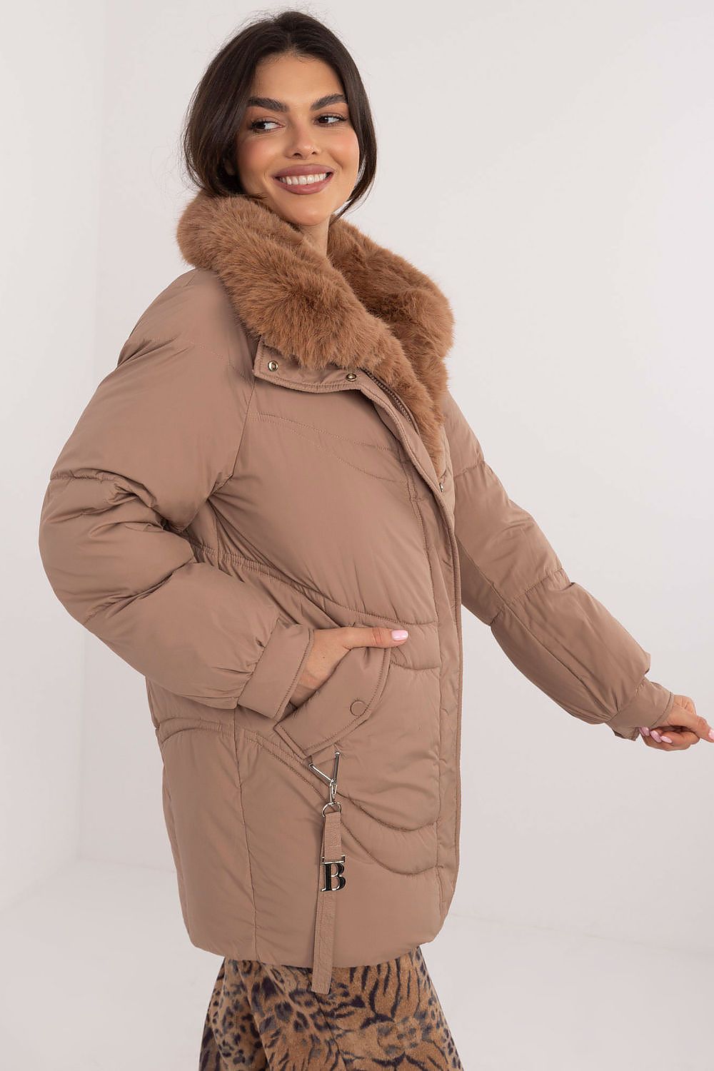 Luxury Women's Quilted Jacket with Detachable Fur Coat - Warm, Stylish & Comfortable, Sizes S-XL