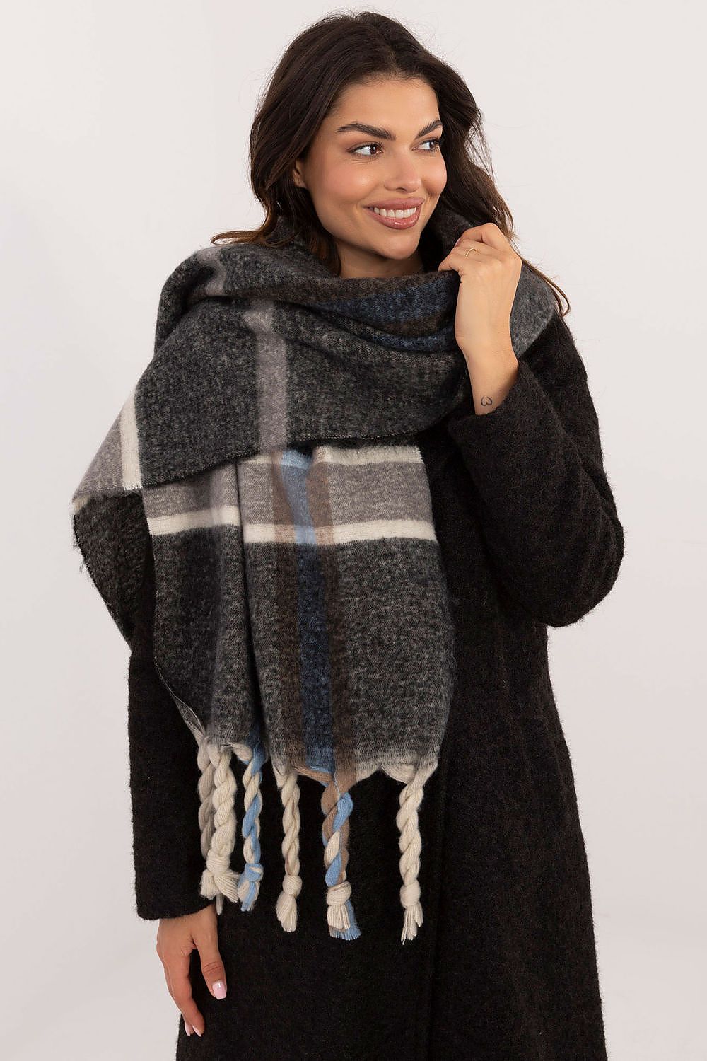 Elegant 180cm Long Check Pattern Polyester Scarf with Tassels for Winter Warmth