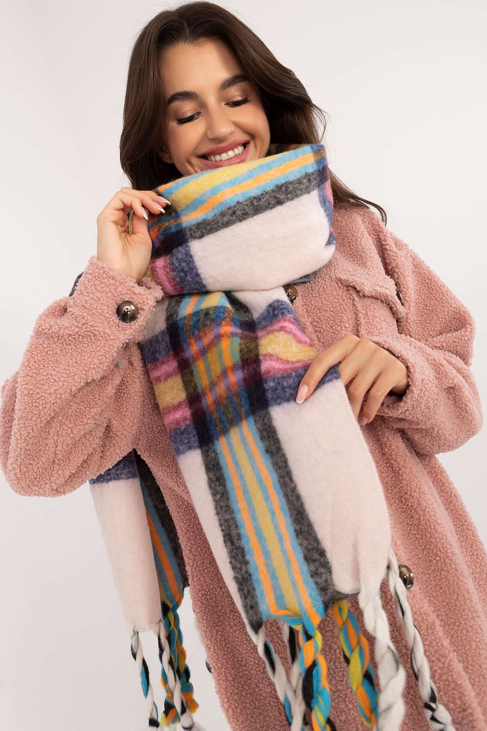 Elegant 182Cm Check Pattern Polyester Scarf with Decorative Tassels for Winter Style
