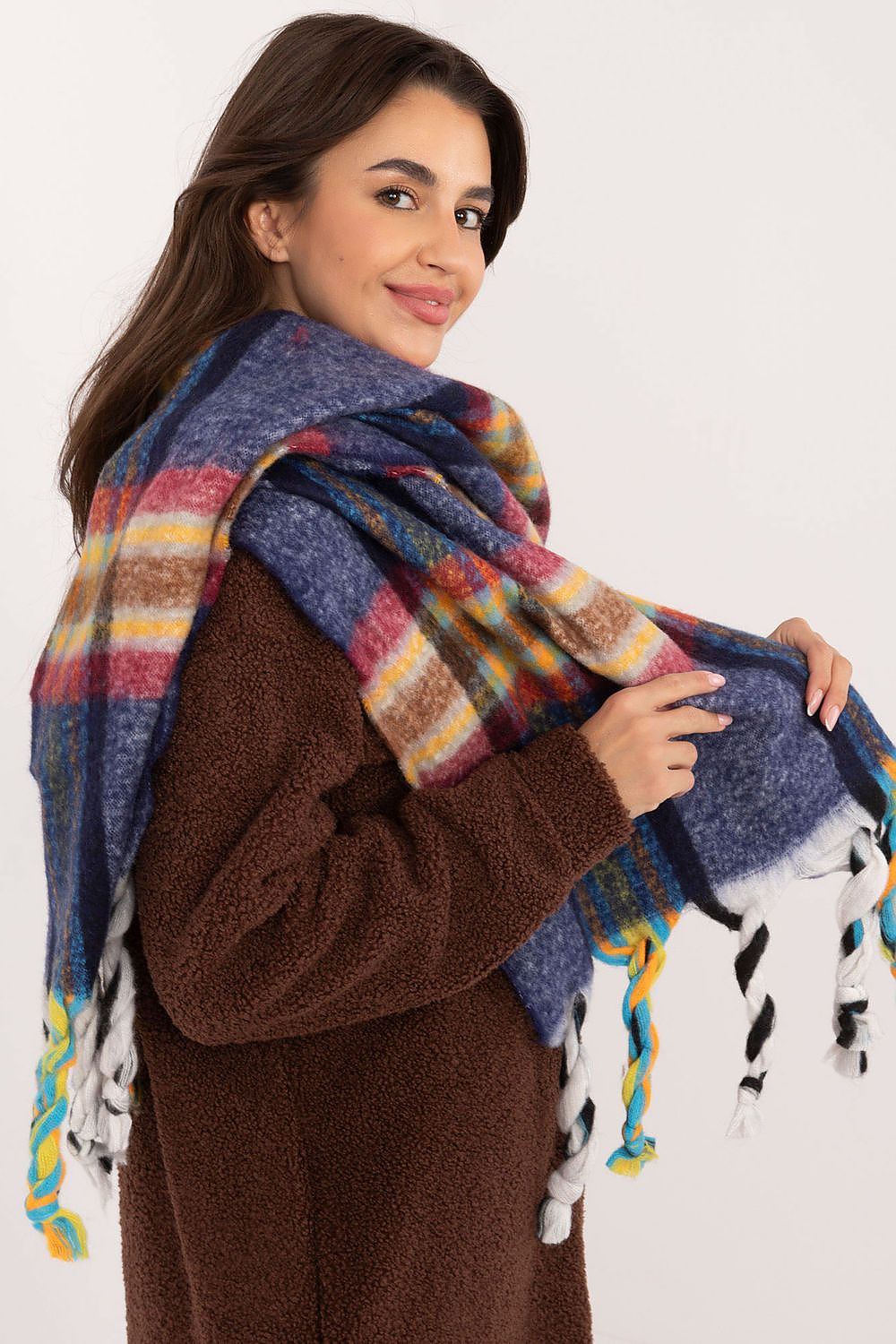 Elegant 182Cm Check Pattern Polyester Scarf with Decorative Tassels for Winter Style