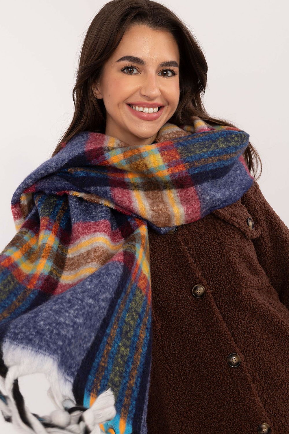 Elegant 182Cm Check Pattern Polyester Scarf with Decorative Tassels for Winter Style
