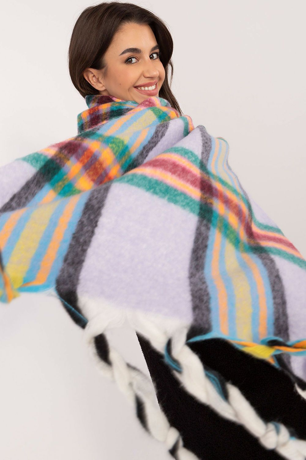Elegant 182Cm Check Pattern Polyester Scarf with Decorative Tassels for Winter Style