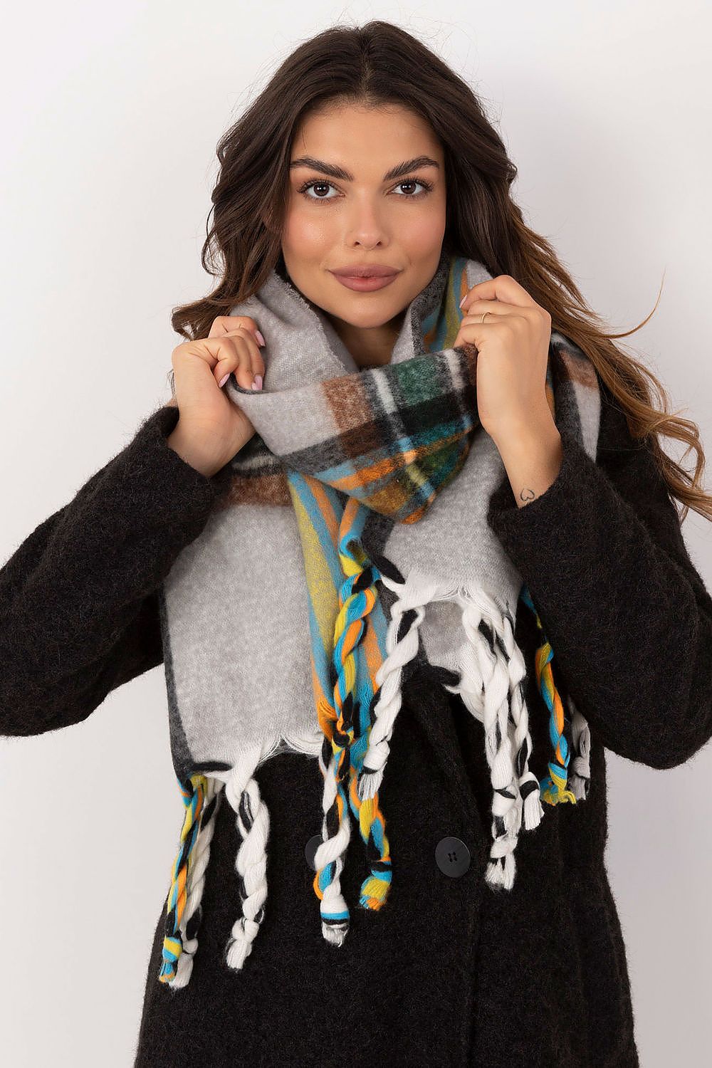 Elegant 182Cm Check Pattern Polyester Scarf with Decorative Tassels for Winter Style