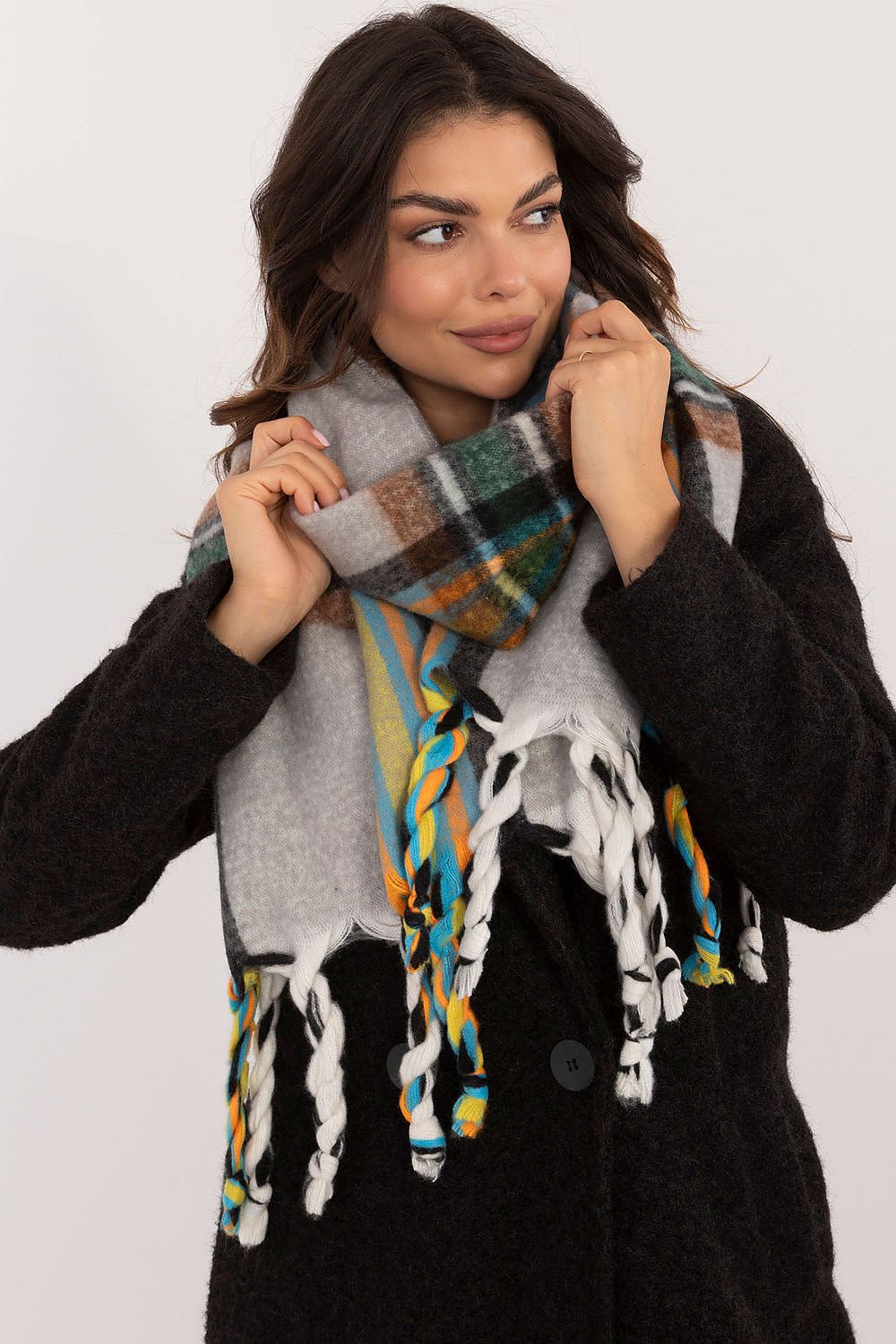 Elegant 182Cm Check Pattern Polyester Scarf with Decorative Tassels for Winter Style