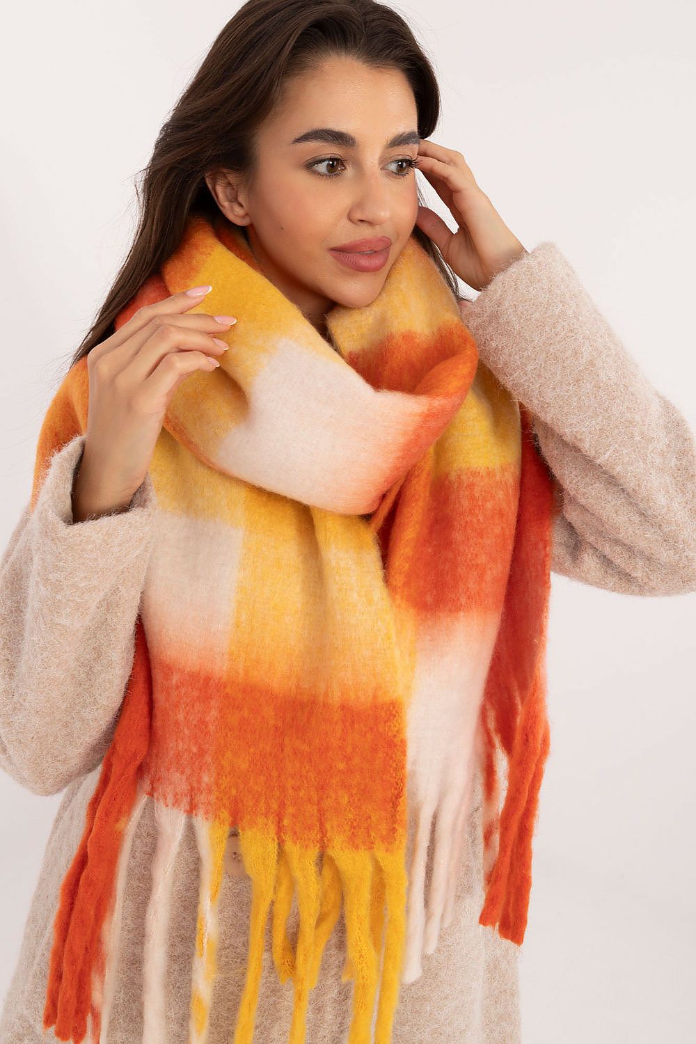 Elegant 220Cm Polyester Scarf with Classic Check Pattern and Decorative Tassels