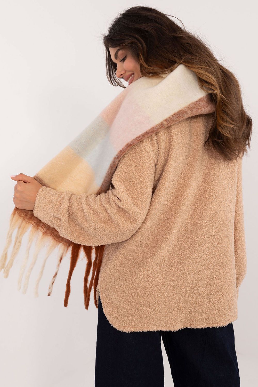 Elegant 220Cm Polyester Scarf with Classic Check Pattern and Decorative Tassels