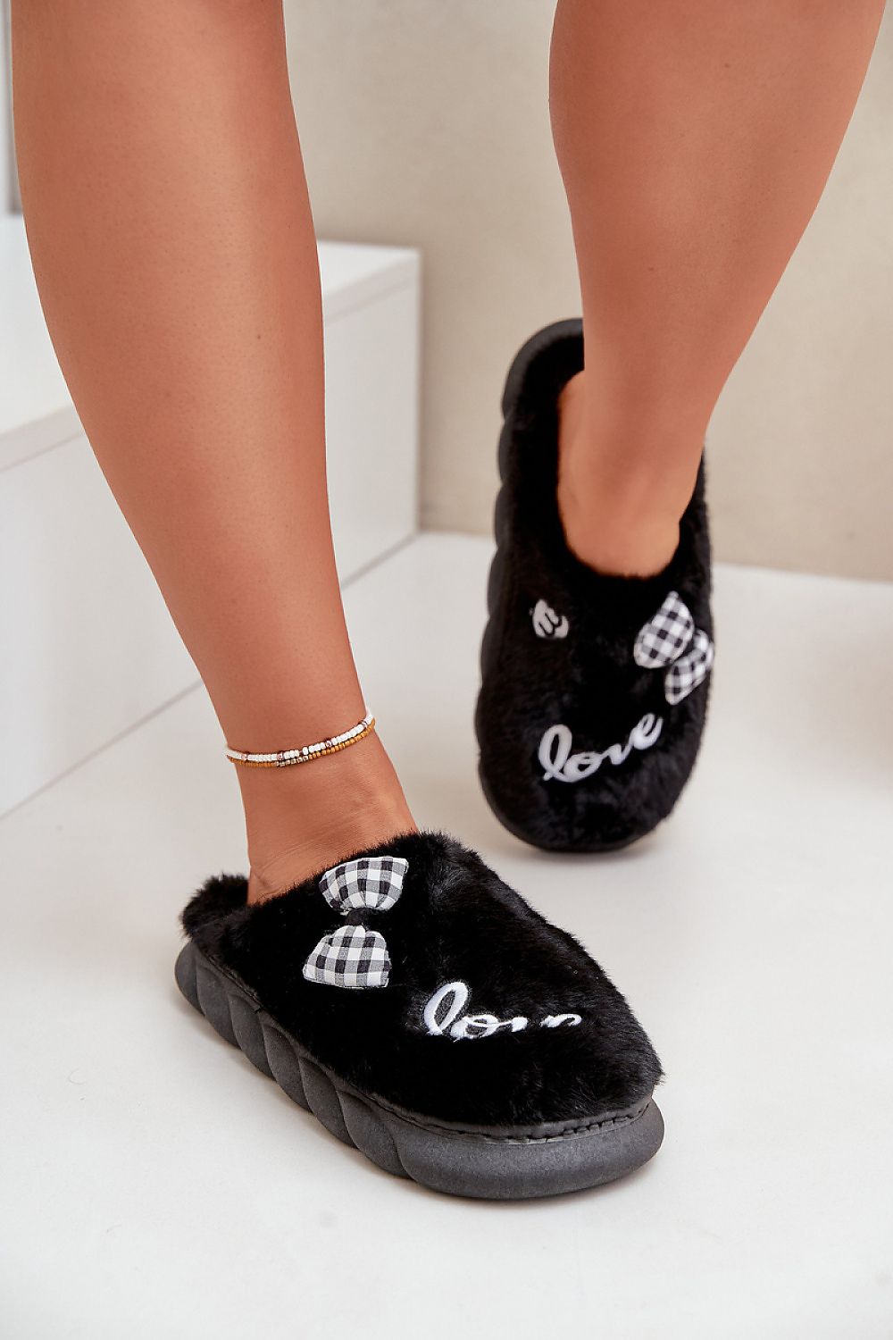 Luxury Fur Women's Slippers with Stylish Patches and Bow – Sizes EU 36/37 to 40/41