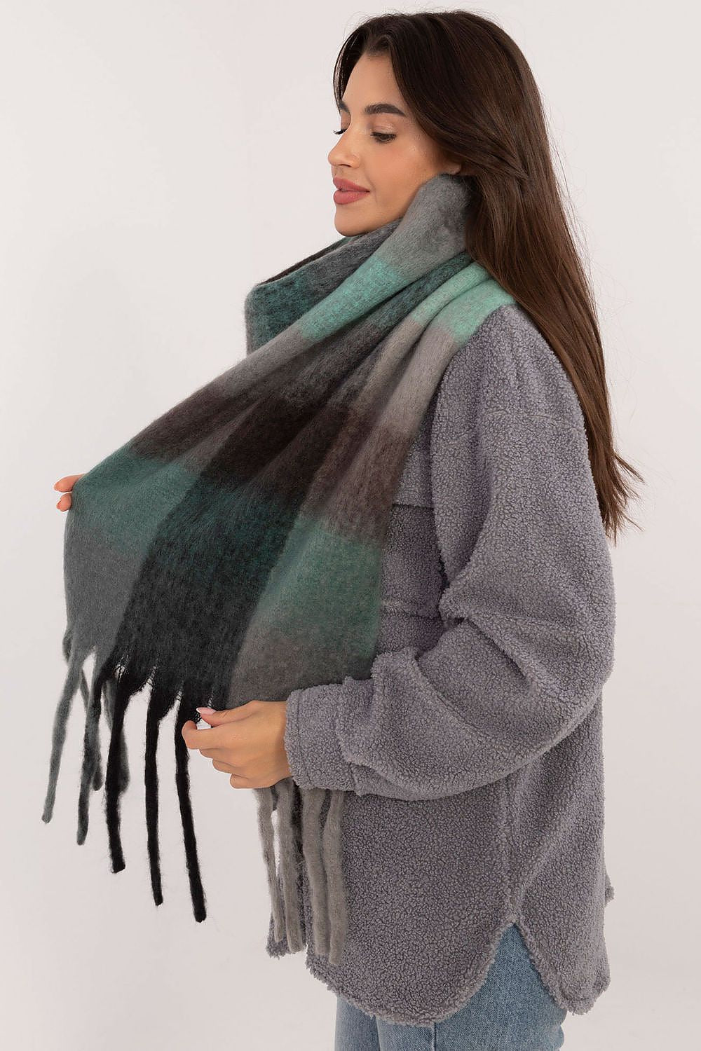 Elegant 220Cm Polyester Scarf with Classic Check Pattern and Decorative Tassels