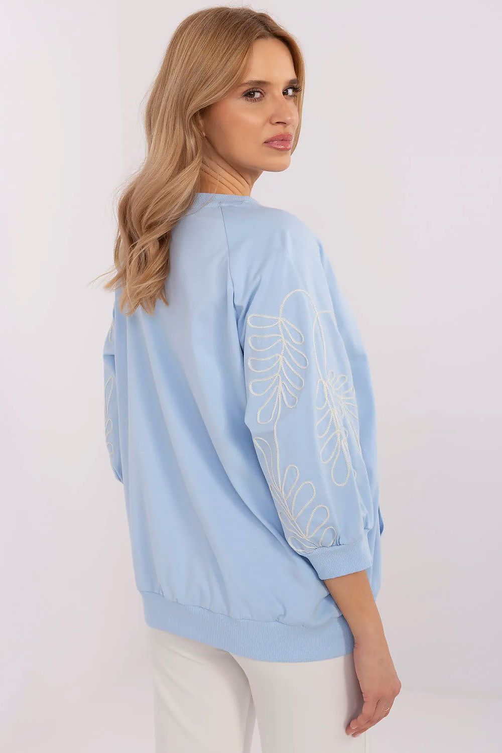 Elegant Women's 3/4 Sleeve Sweatshirt with Kangaroo Pocket, Embroidered Leaf Patterns - Size EU 0