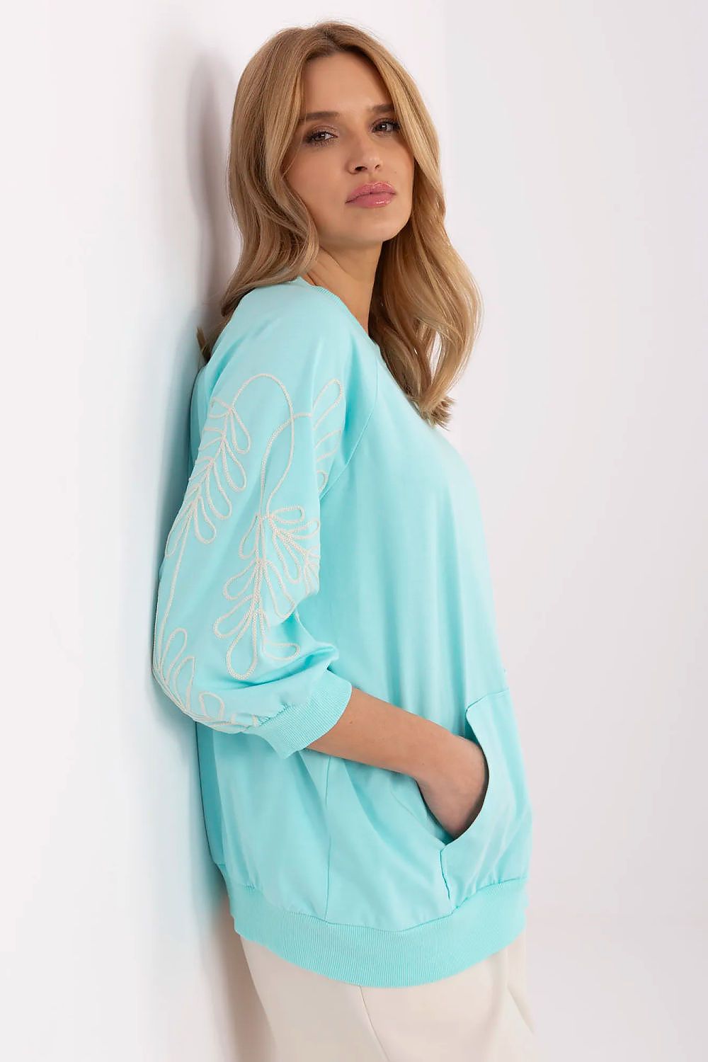 Elegant Women's 3/4 Sleeve Sweatshirt with Kangaroo Pocket, Embroidered Leaf Patterns - Size EU 0