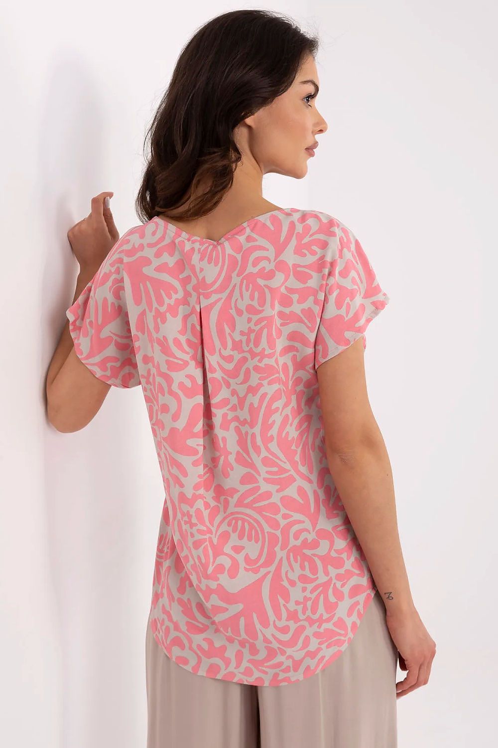 Elegant V-Neck Printed Blouse in Soft Viscose – Comfortable Everyday Style by Sublevel