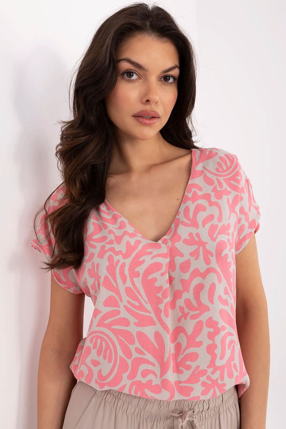 Elegant V-Neck Printed Blouse in Soft Viscose – Comfortable Everyday Style by Sublevel