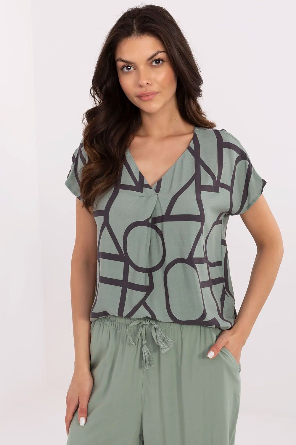 Elegant V-Neck Printed Blouse in Soft Viscose – Comfortable Everyday Style by Sublevel