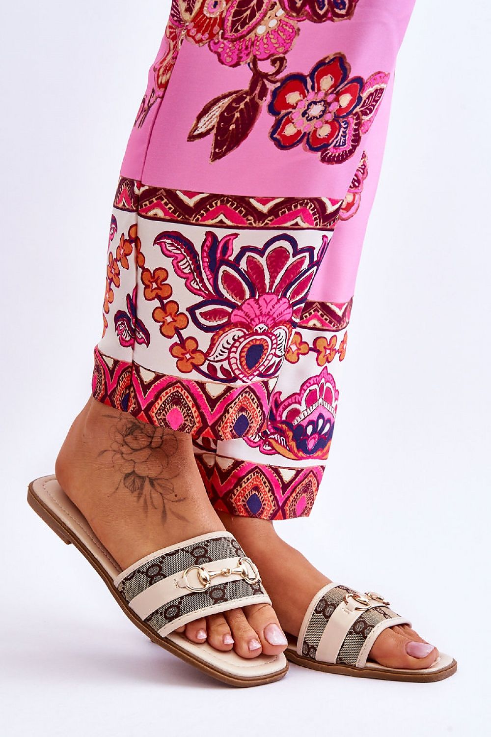 Luxury Eco-Friendly Leather Flip-Flops with Comfortable 1.5cm Heel for Stylish Summer Walks