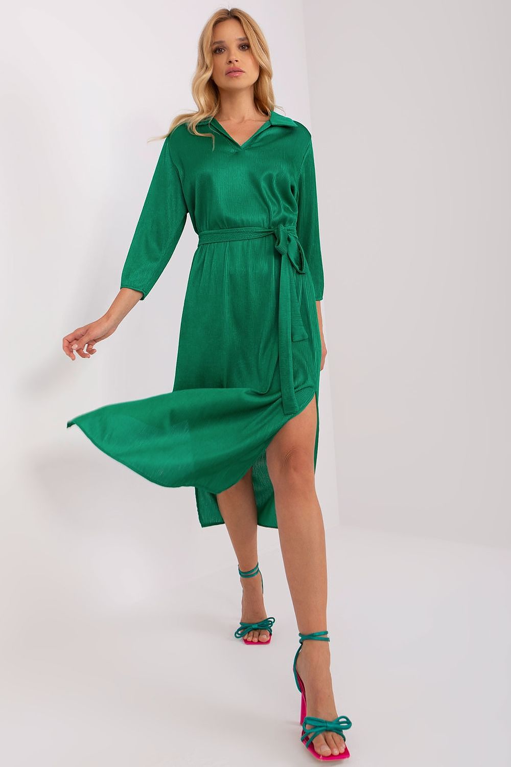 Elegant Lakerta Daydress with 3/4 Sleeves, V-Neck Collar, and Waist Tie in Ribbed Fabric
