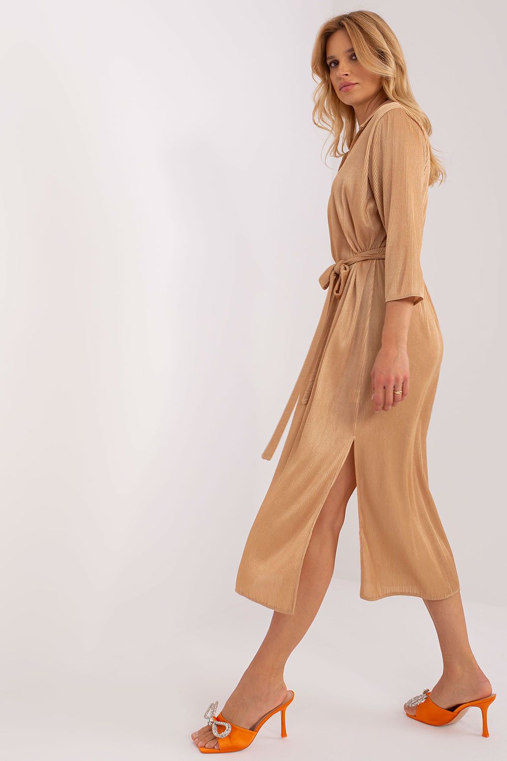 Elegant Lakerta Daydress with 3/4 Sleeves, V-Neck Collar, and Waist Tie in Ribbed Fabric