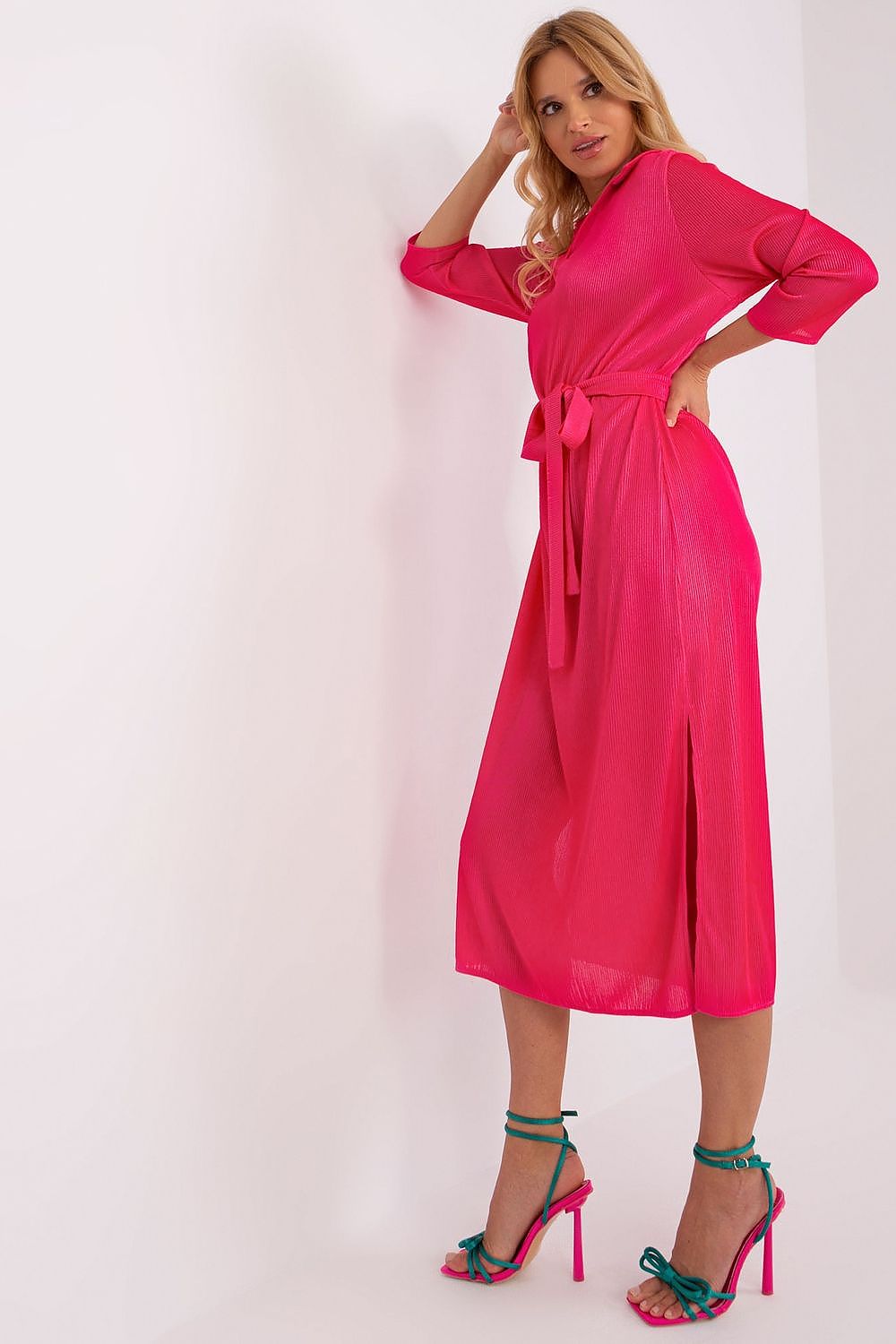 Elegant Lakerta Daydress with 3/4 Sleeves, V-Neck Collar, and Waist Tie in Ribbed Fabric