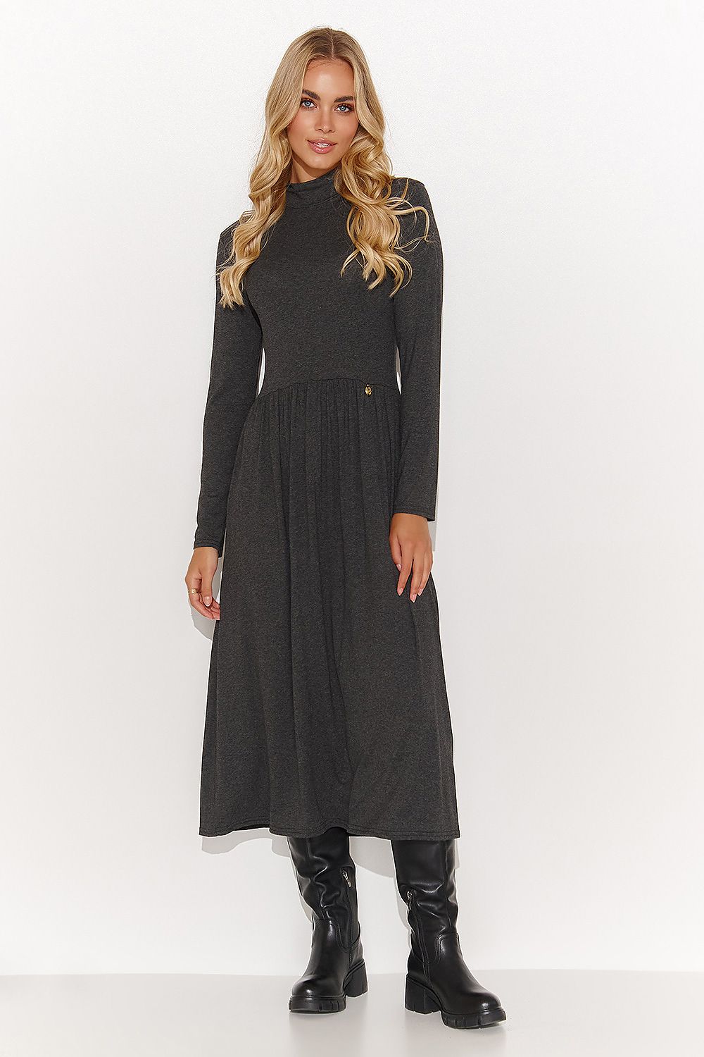 Elegant Over-The-Knee Dress with Turtleneck and Fitted Silhouette - Sizes EU 36-42 by Makadamia