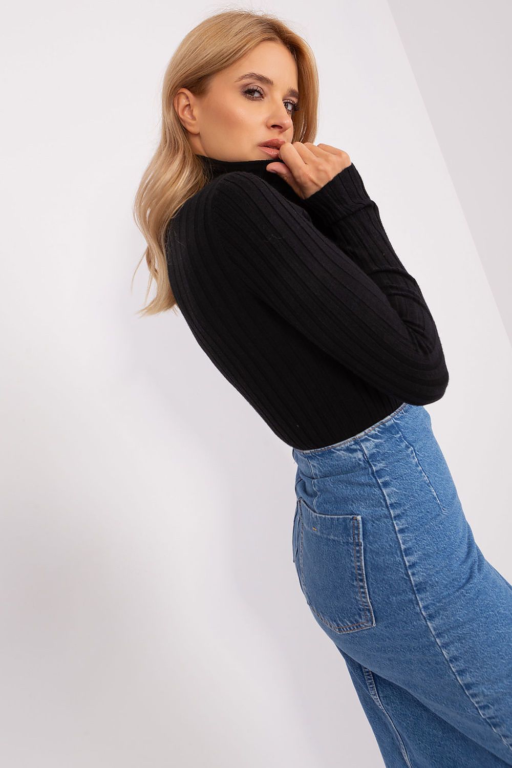Luxury Viscose Turtleneck Sweater with Ribbed Fabric - Elegant Comfort for Work and Everyday Wear