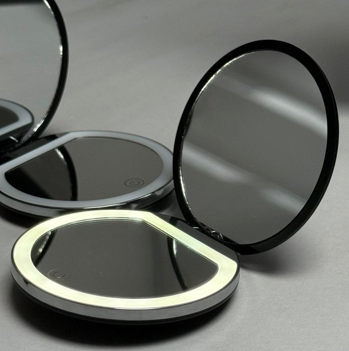 Kawai - LED Travel Cosmetic Mirror - Zestio