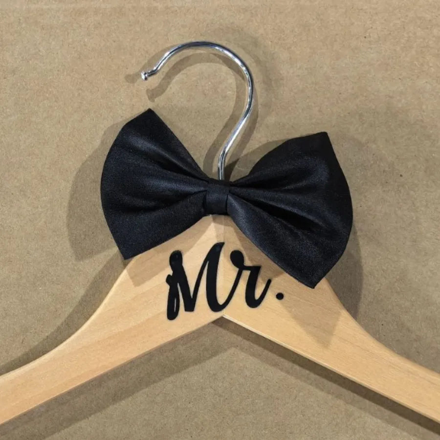 Wedding Dress Clothes Hanger Wooden Carved No Trace For Brides Grooms Modern Simple Style Butterfly Knot Logo Engraving