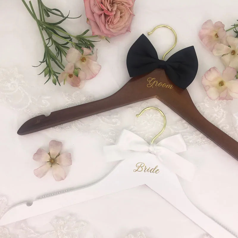 Wedding Dress Clothes Hanger Wooden Carved No Trace For Brides Grooms Modern Simple Style Butterfly Knot Logo Engraving