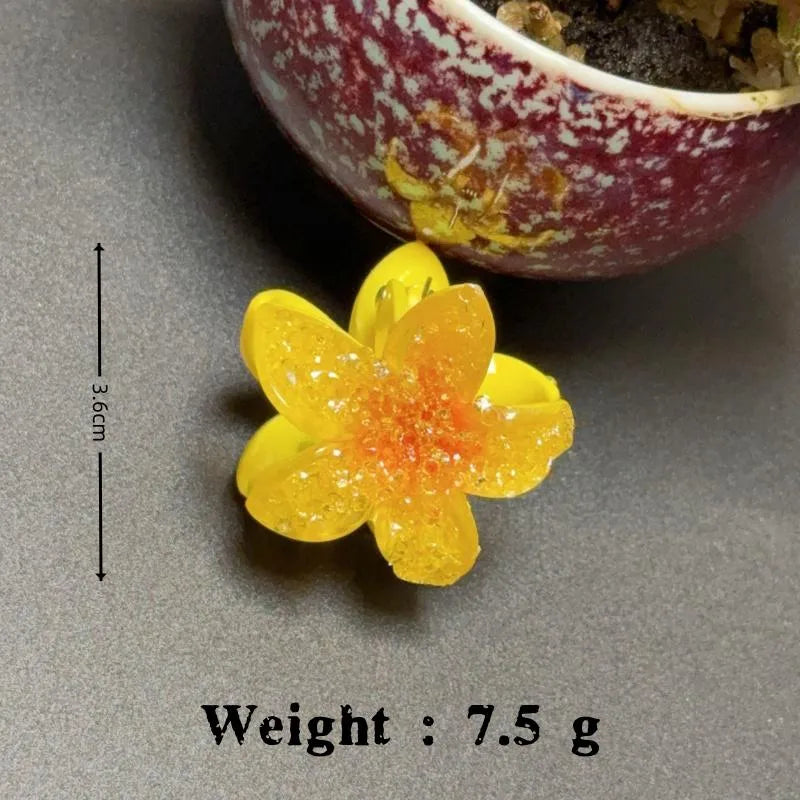 Elegant Classic Style Women's Flower Resin Hair Claws