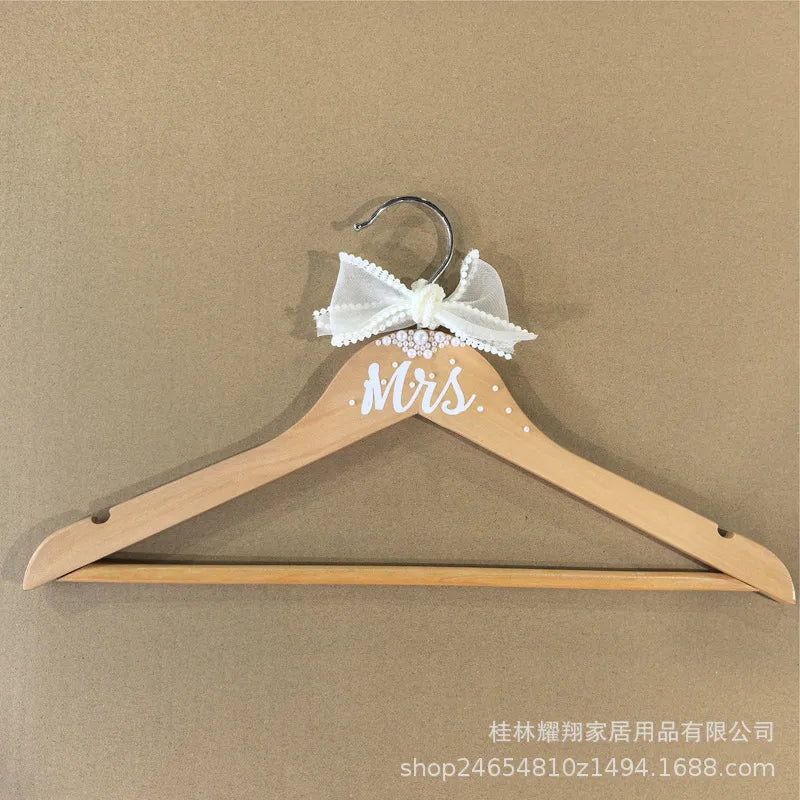 Wedding Dress Clothes Hanger Wooden Carved No Trace For Brides Grooms Modern Simple Style Butterfly Knot Logo Engraving
