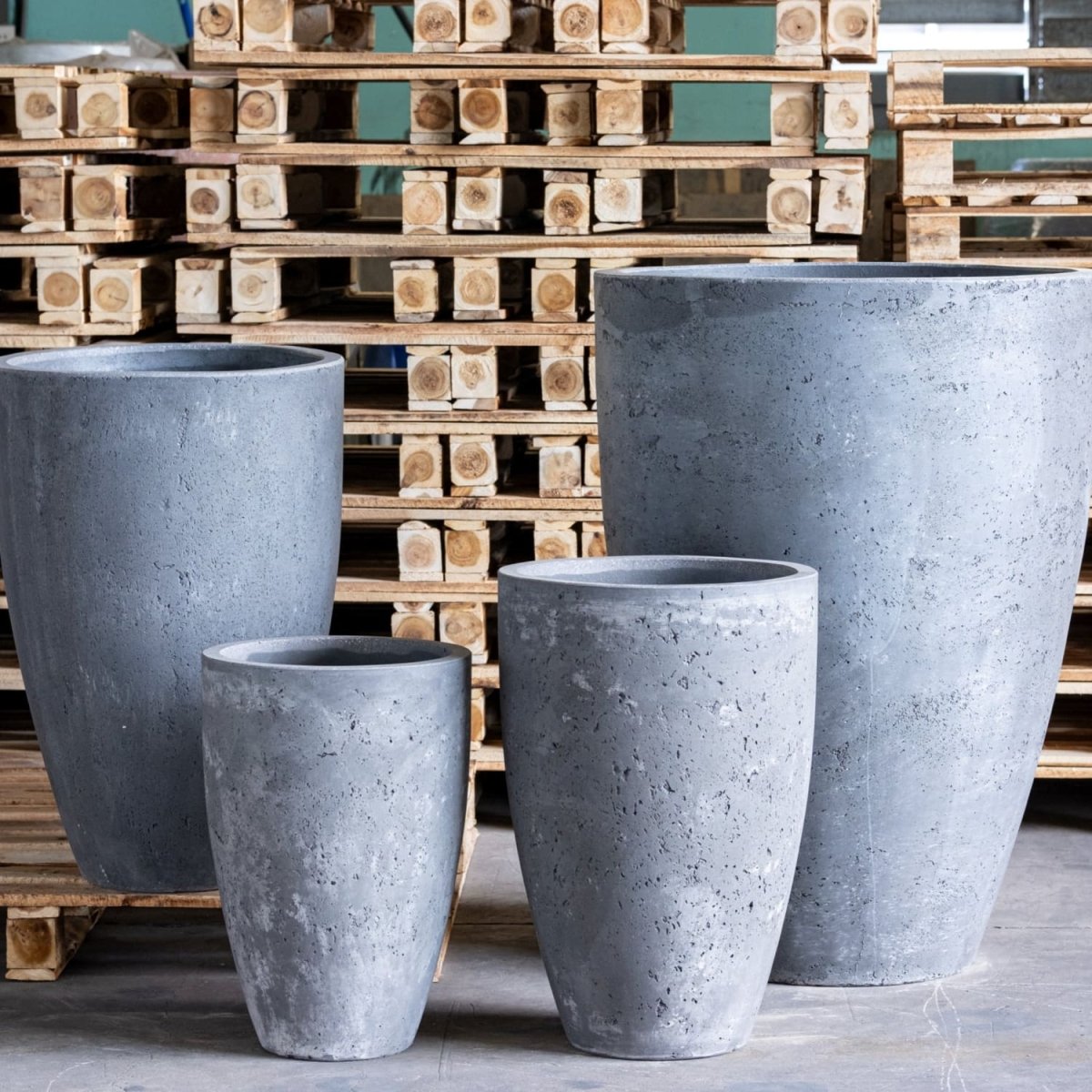 Vessara | Onyx Dusk – 62cm Extra Large Concrete Vase Planter – 32L Tall Plant Pot - Zestio