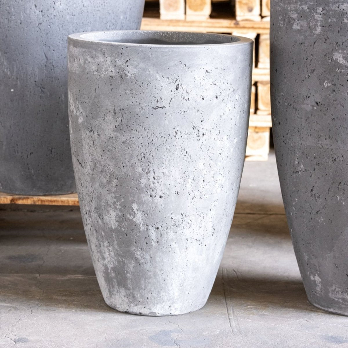 Vessara | Onyx Dusk – 62cm Extra Large Concrete Vase Planter – 32L Tall Plant Pot - Zestio