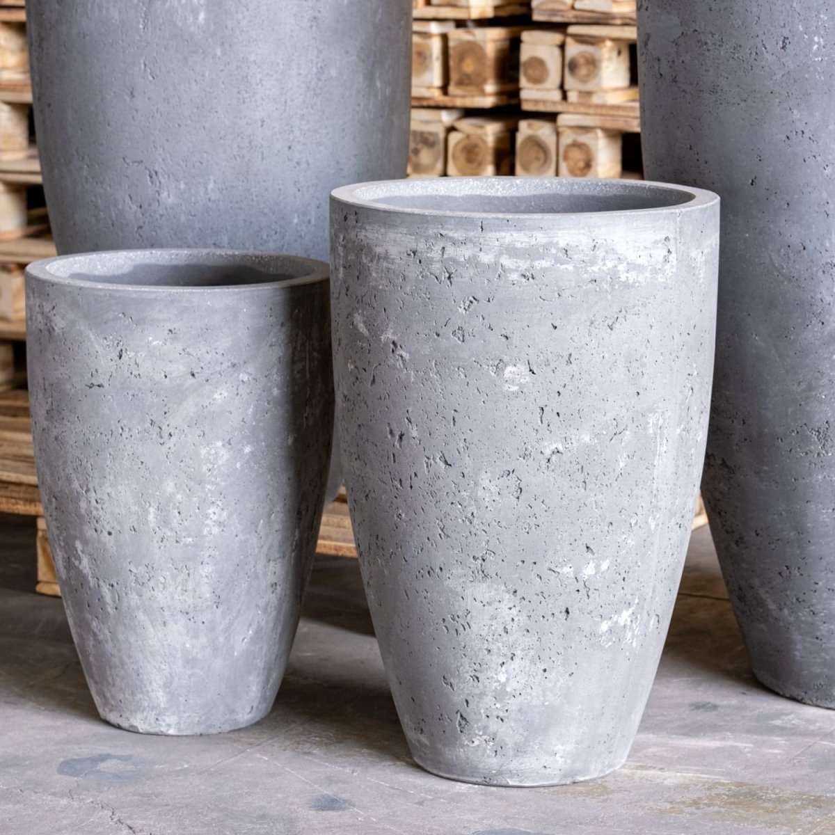 Vessara | Onyx Dusk – 62cm Extra Large Concrete Vase Planter – 32L Tall Plant Pot - Zestio