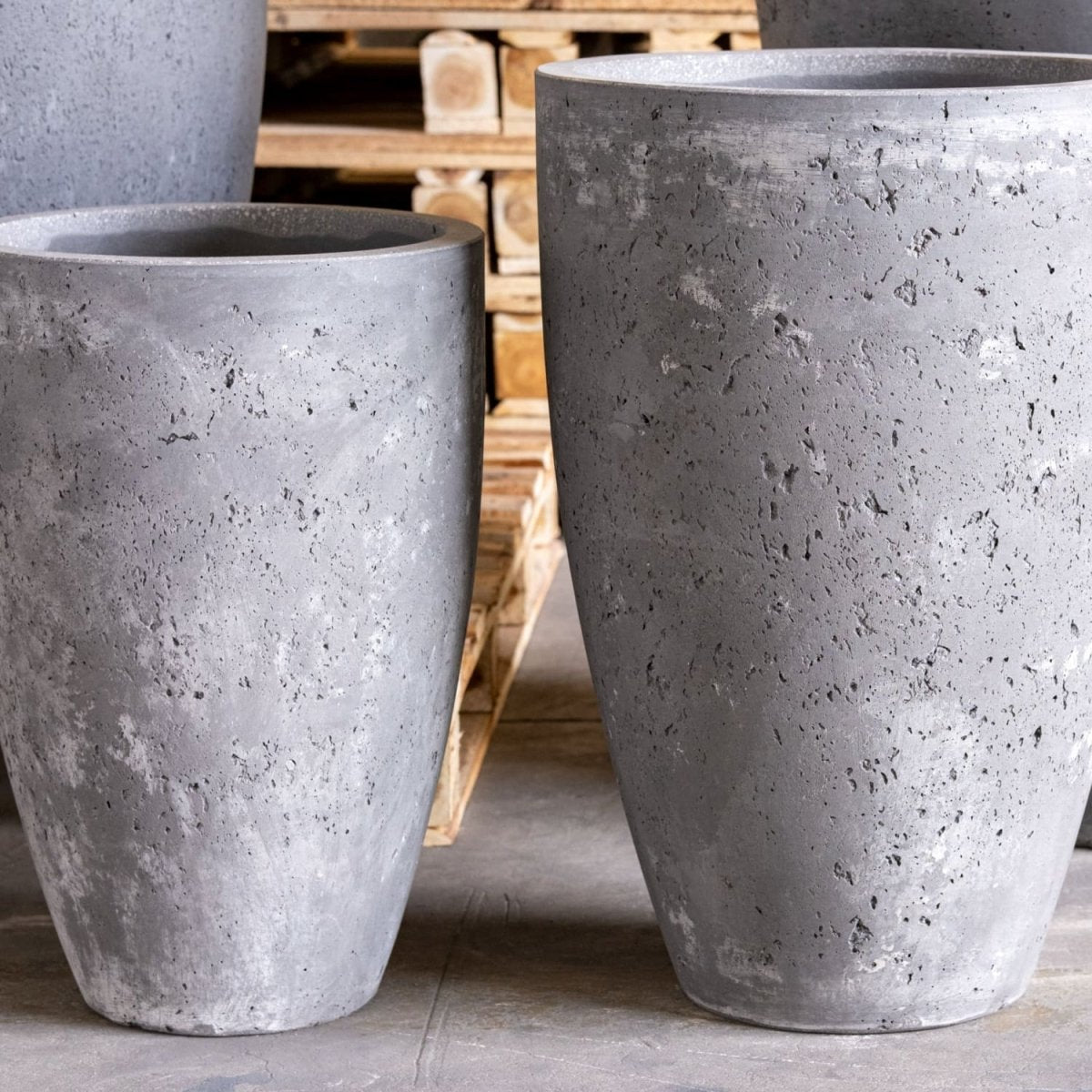 Vessara | Onyx Dusk – 62cm Extra Large Concrete Vase Planter – 32L Tall Plant Pot - Zestio