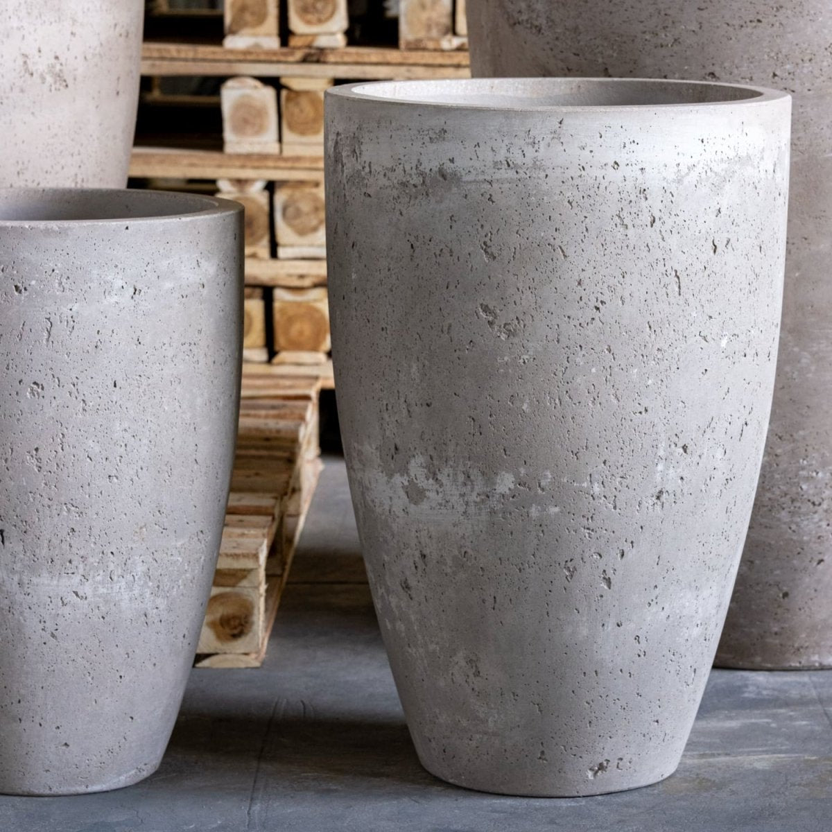 Vessara | Truffle – 75cm Extra Large Tall Concrete Planter – 61L Round Plant Pot - Zestio