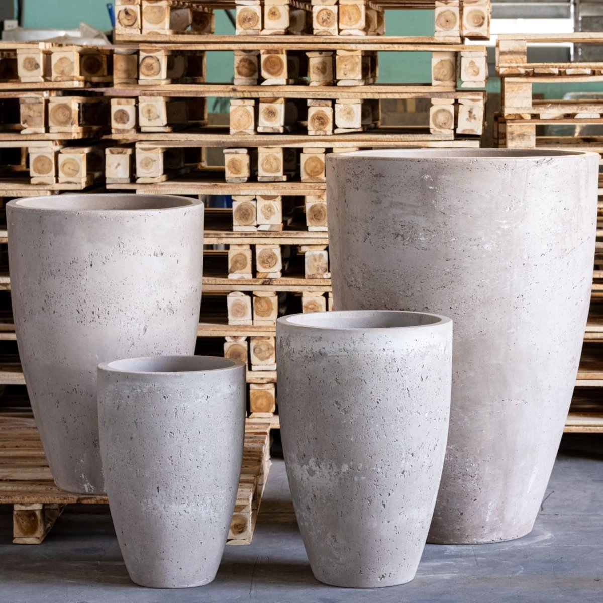 Vessara | Truffle – 75cm Extra Large Tall Concrete Planter – 61L Round Plant Pot - Zestio